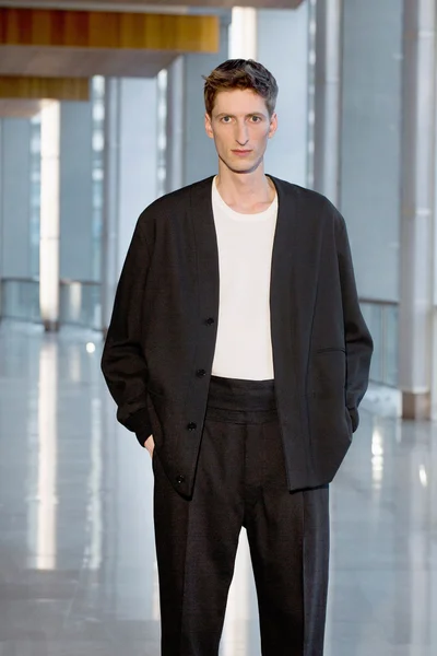 Look 16